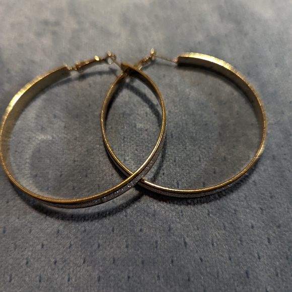 Earrings and bracelet set - Picture 2 of 7